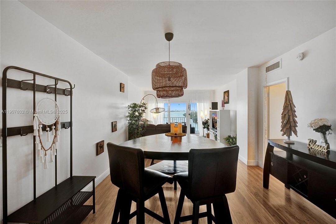 For Rent: $2,600 (1 beds, 1 baths, 762 Square Feet)