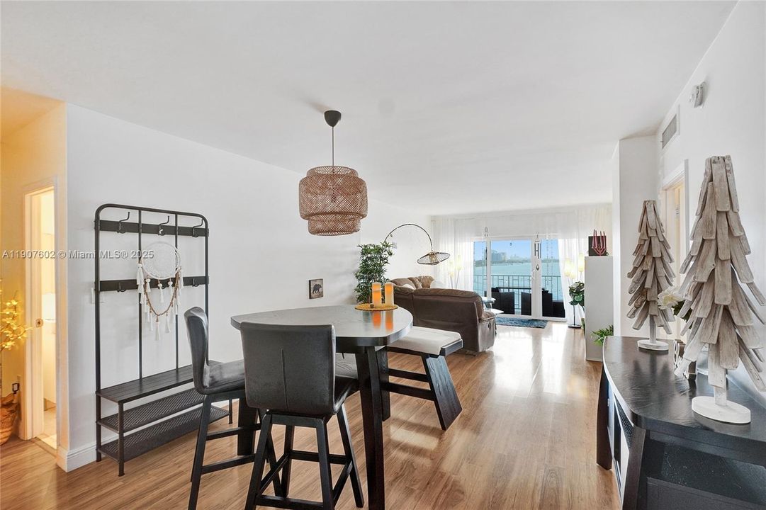 For Rent: $2,600 (1 beds, 1 baths, 762 Square Feet)