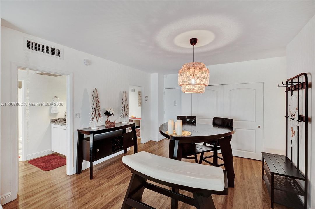 For Rent: $2,600 (1 beds, 1 baths, 762 Square Feet)