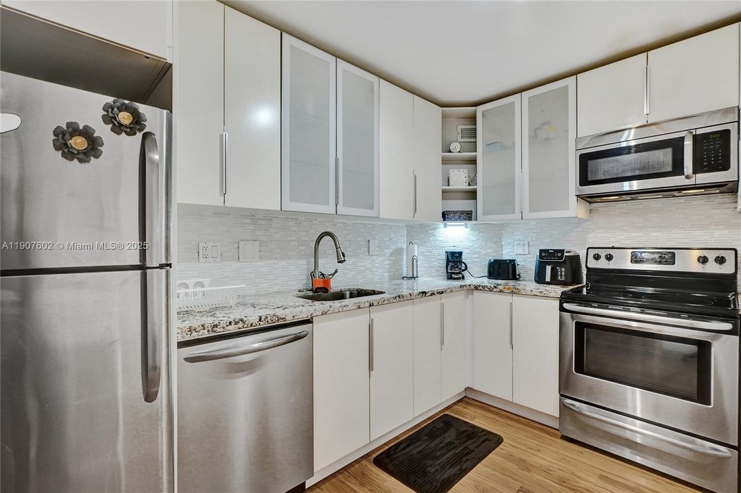 For Rent: $2,600 (1 beds, 1 baths, 762 Square Feet)