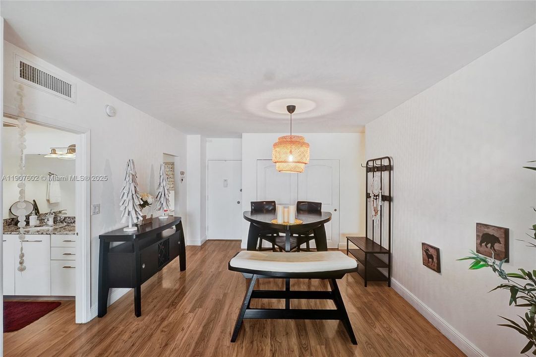 For Rent: $2,600 (1 beds, 1 baths, 762 Square Feet)