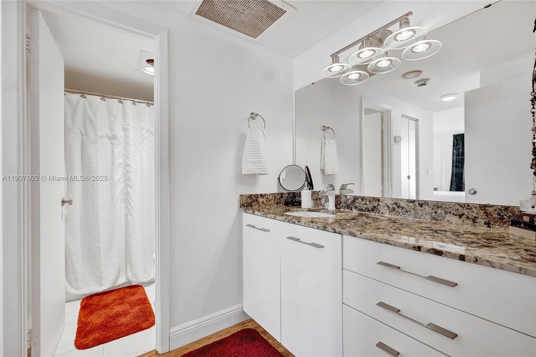 For Rent: $2,600 (1 beds, 1 baths, 762 Square Feet)