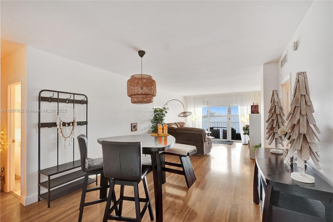 For Rent: $2,600 (1 beds, 1 baths, 762 Square Feet)