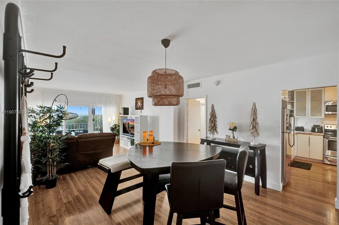 For Rent: $2,600 (1 beds, 1 baths, 762 Square Feet)