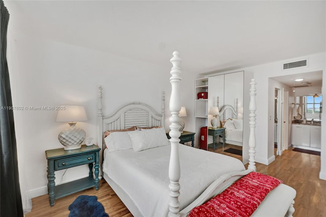 For Rent: $2,600 (1 beds, 1 baths, 762 Square Feet)