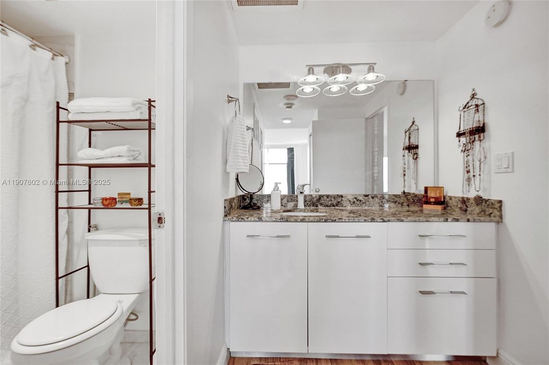 For Rent: $2,600 (1 beds, 1 baths, 762 Square Feet)