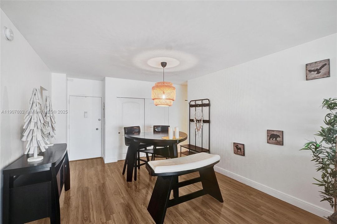 For Rent: $2,600 (1 beds, 1 baths, 762 Square Feet)