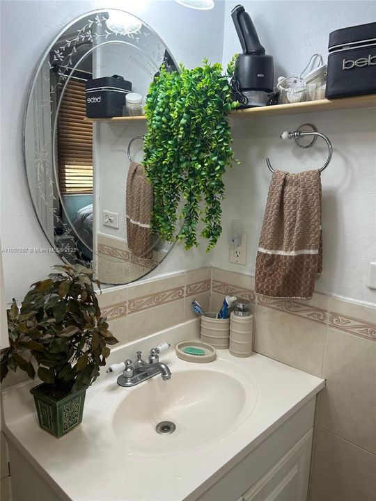 Recently Rented: $2,200 (2 beds, 2 baths, 906 Square Feet)