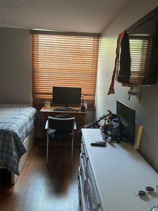 Recently Rented: $2,200 (2 beds, 2 baths, 906 Square Feet)