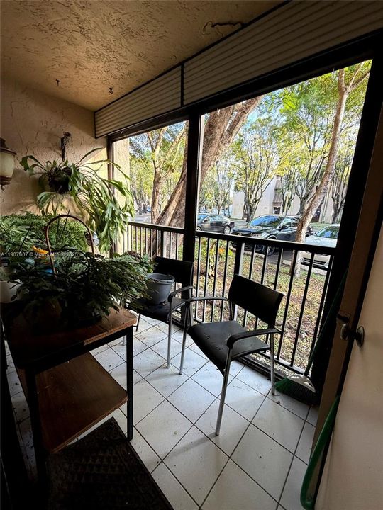 Recently Rented: $2,200 (2 beds, 2 baths, 906 Square Feet)