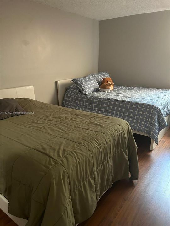 Recently Rented: $2,200 (2 beds, 2 baths, 906 Square Feet)