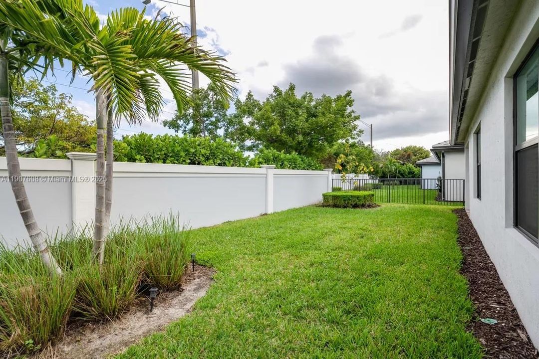 For Rent: $4,250 (4 beds, 2 baths, 1828 Square Feet)