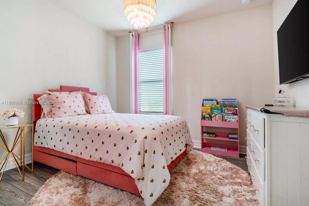 For Rent: $4,250 (4 beds, 2 baths, 1828 Square Feet)