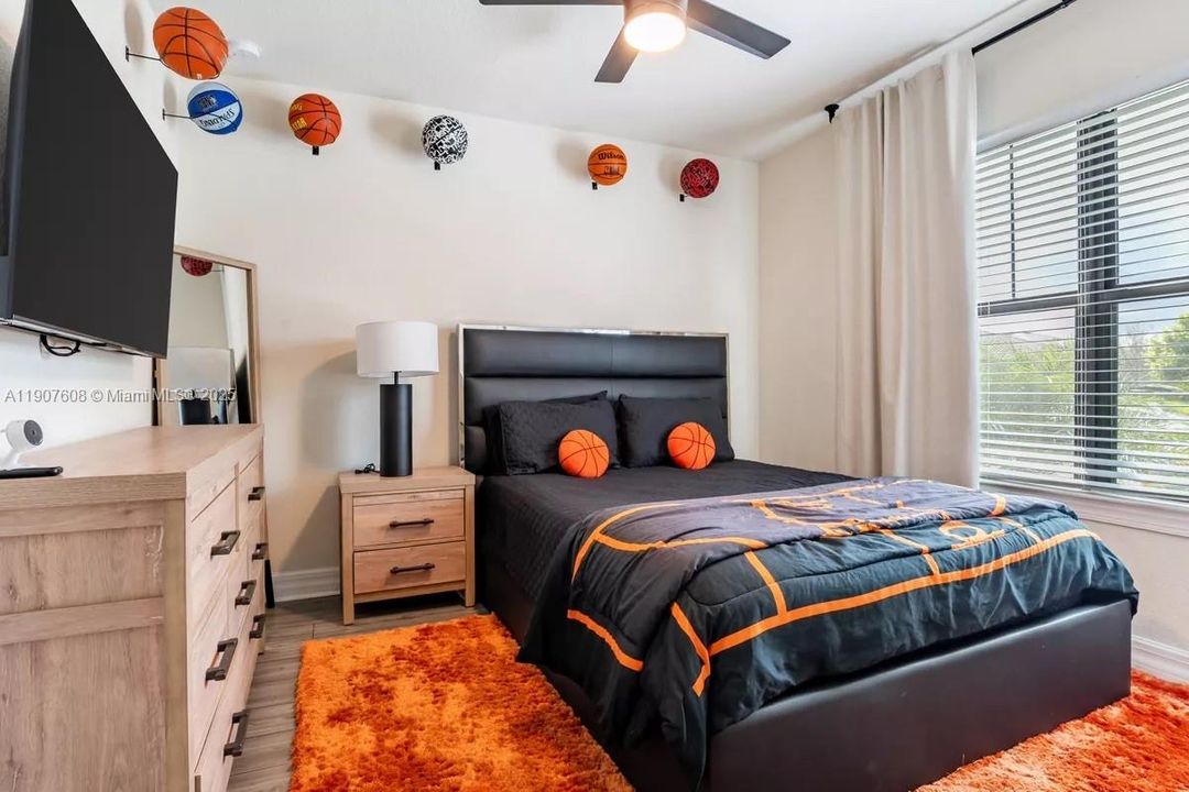 For Rent: $4,250 (4 beds, 2 baths, 1828 Square Feet)