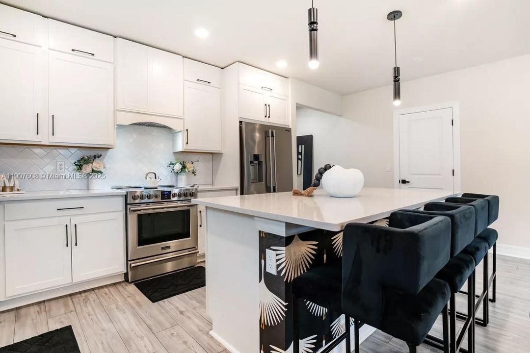 For Rent: $4,250 (4 beds, 2 baths, 1828 Square Feet)