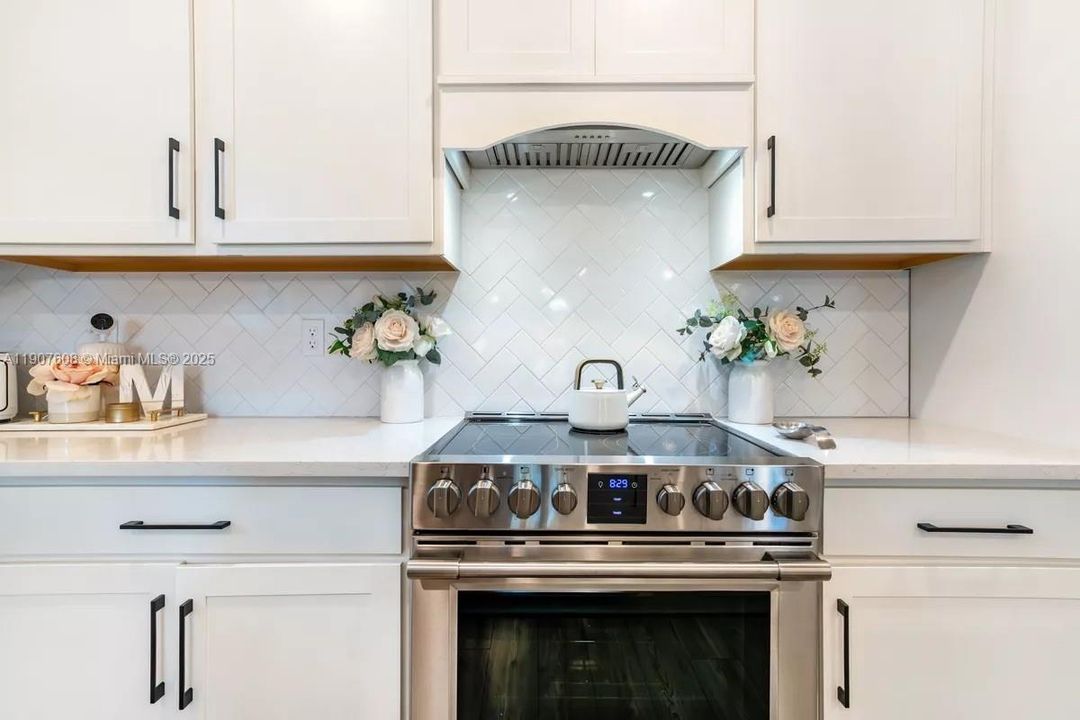 For Rent: $4,250 (4 beds, 2 baths, 1828 Square Feet)