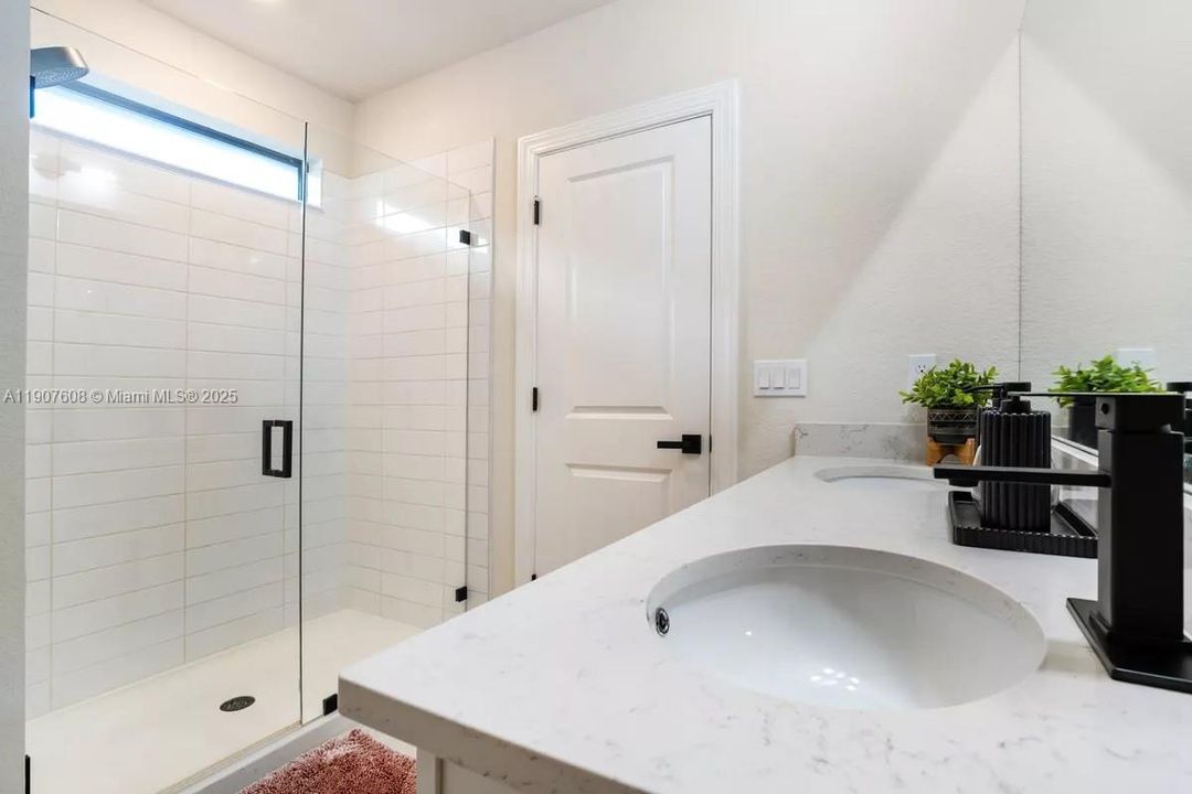 For Rent: $4,250 (4 beds, 2 baths, 1828 Square Feet)