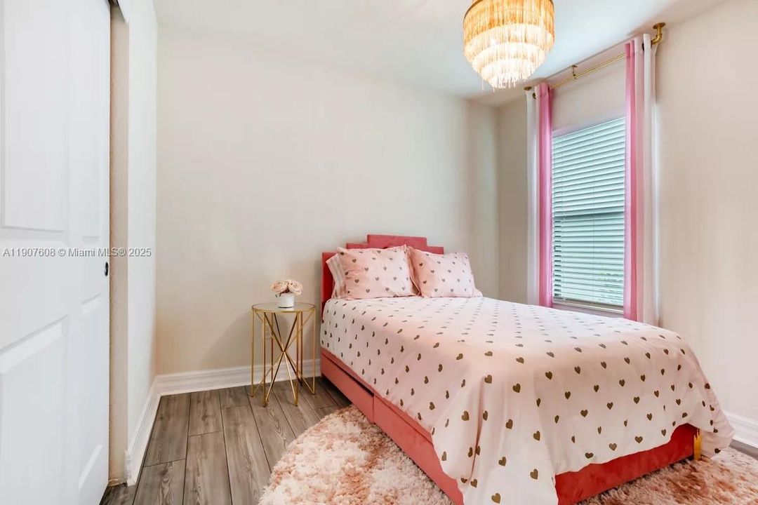 For Rent: $4,250 (4 beds, 2 baths, 1828 Square Feet)