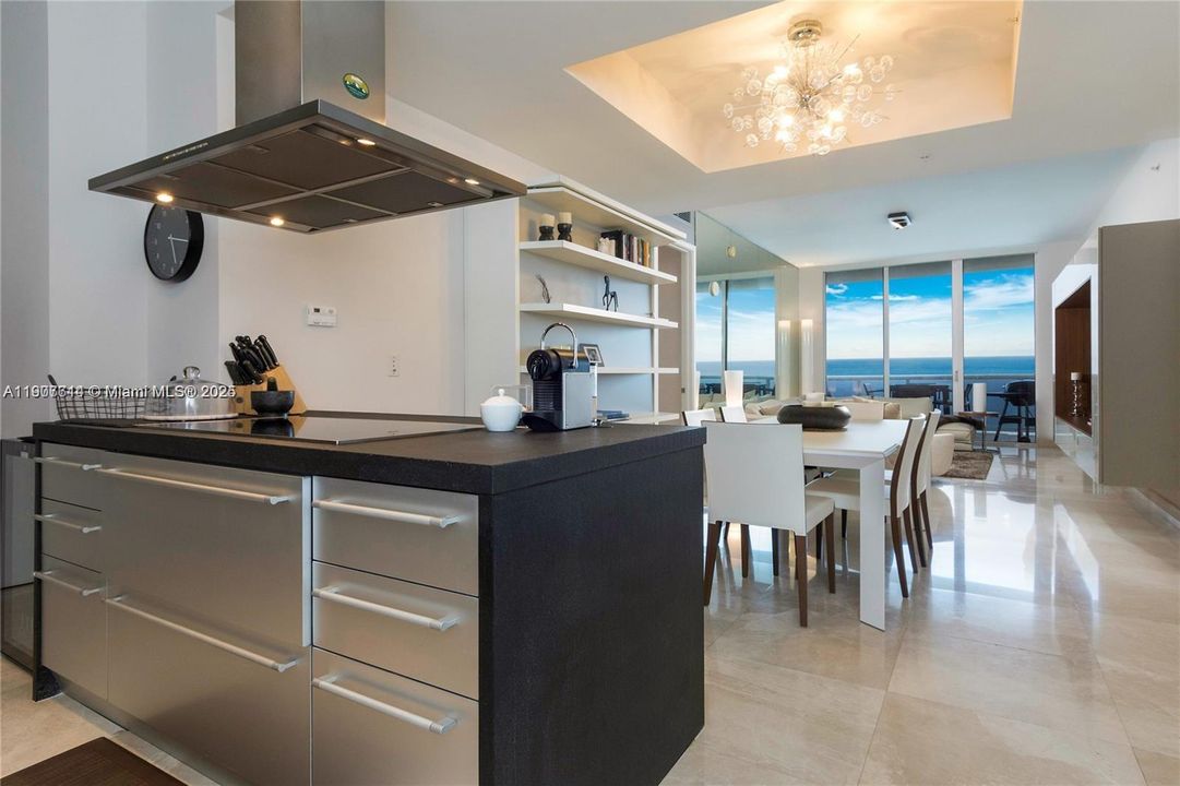 En Venta: $1,695,000 (2 camas, 2 baños, 1570 Pies cuadrados)