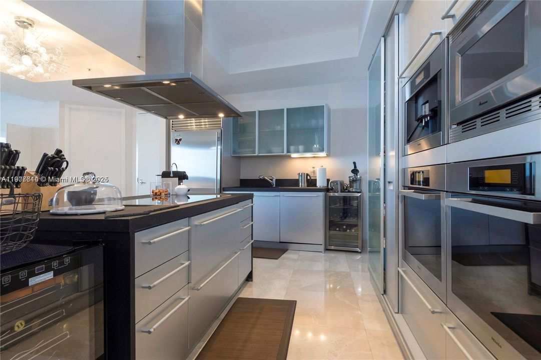 En Venta: $1,695,000 (2 camas, 2 baños, 1570 Pies cuadrados)