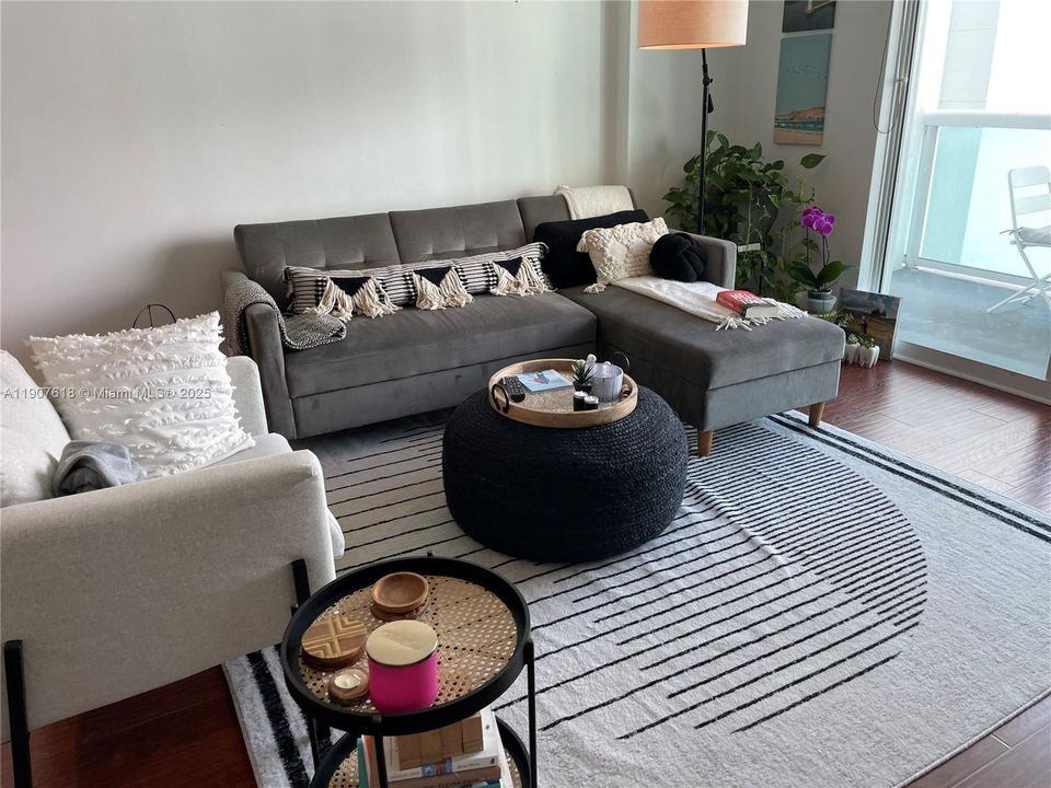 Под контрактом: $2,750 (1 спален, 1 ванн, 822 Квадратных фут)