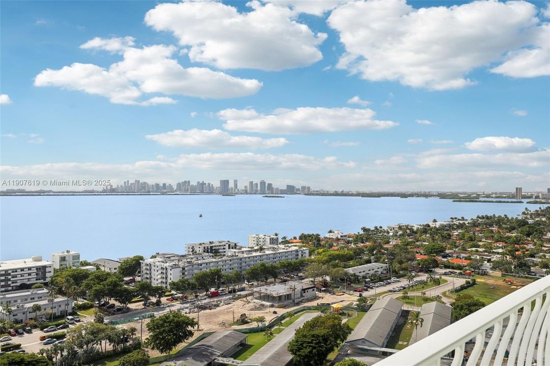 待售: $569,000 (2 贝兹, 2 浴室, 1061 平方英尺)