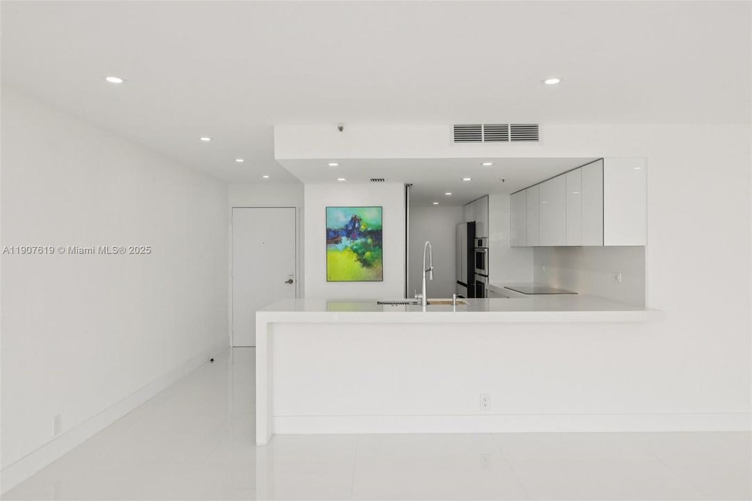 待售: $569,000 (2 贝兹, 2 浴室, 1061 平方英尺)