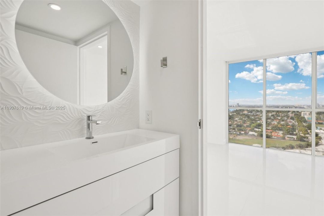 待售: $569,000 (2 贝兹, 2 浴室, 1061 平方英尺)