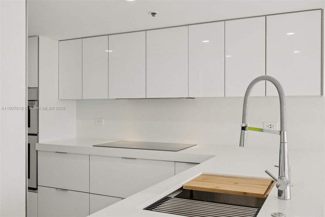 待售: $569,000 (2 贝兹, 2 浴室, 1061 平方英尺)