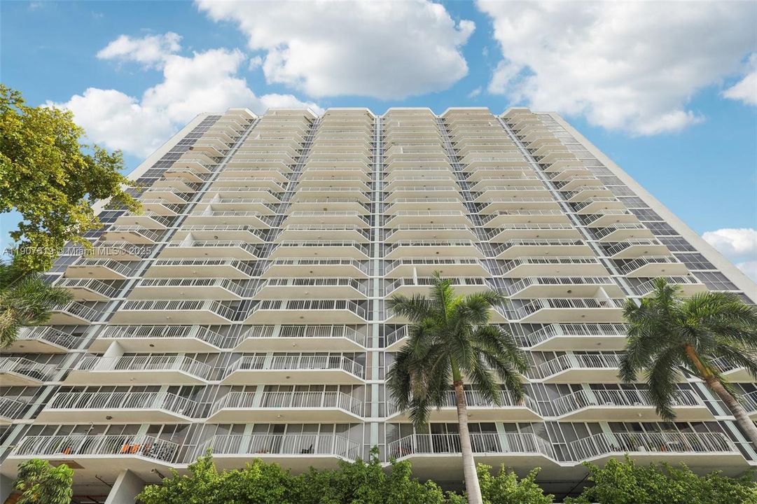 待售: $569,000 (2 贝兹, 2 浴室, 1061 平方英尺)