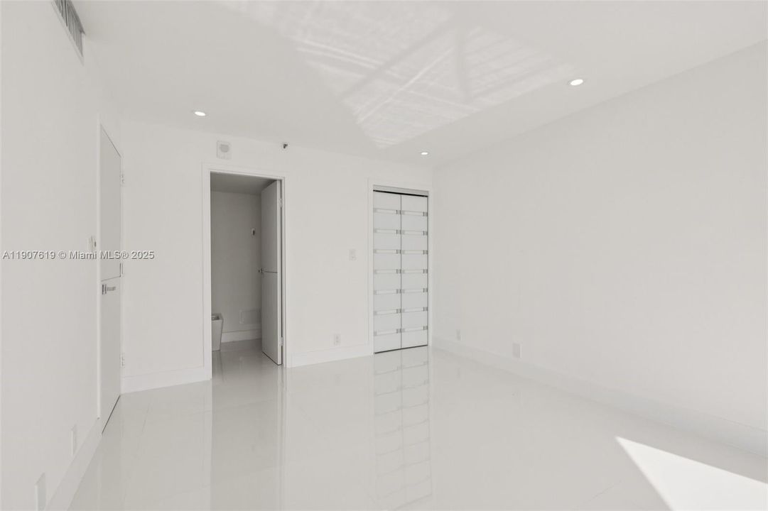 待售: $569,000 (2 贝兹, 2 浴室, 1061 平方英尺)