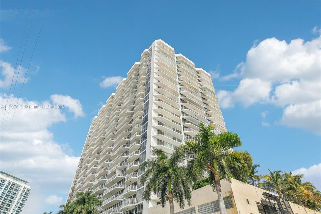 待售: $569,000 (2 贝兹, 2 浴室, 1061 平方英尺)