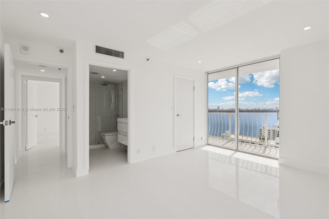 待售: $569,000 (2 贝兹, 2 浴室, 1061 平方英尺)