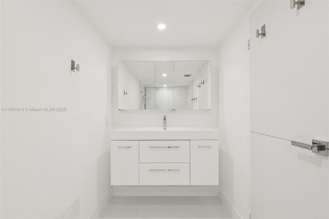 待售: $569,000 (2 贝兹, 2 浴室, 1061 平方英尺)