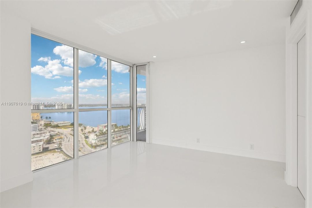 待售: $569,000 (2 贝兹, 2 浴室, 1061 平方英尺)