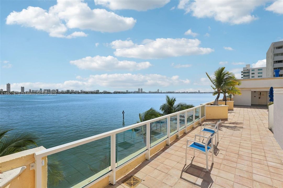 待售: $569,000 (2 贝兹, 2 浴室, 1061 平方英尺)