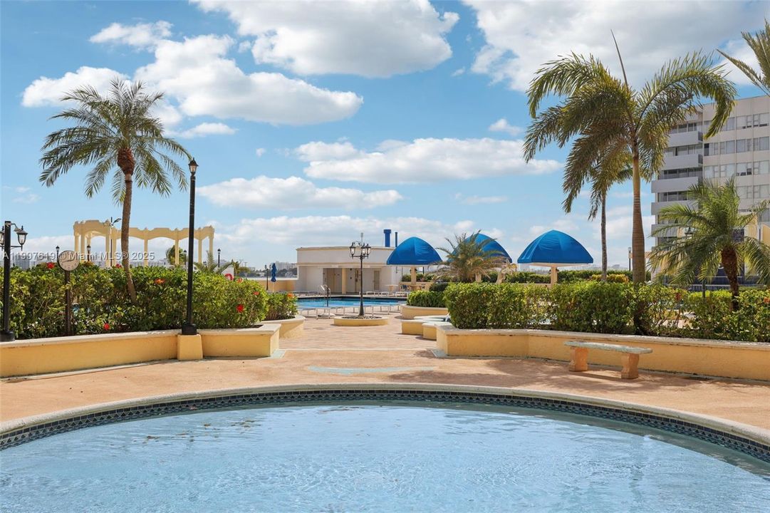 待售: $569,000 (2 贝兹, 2 浴室, 1061 平方英尺)