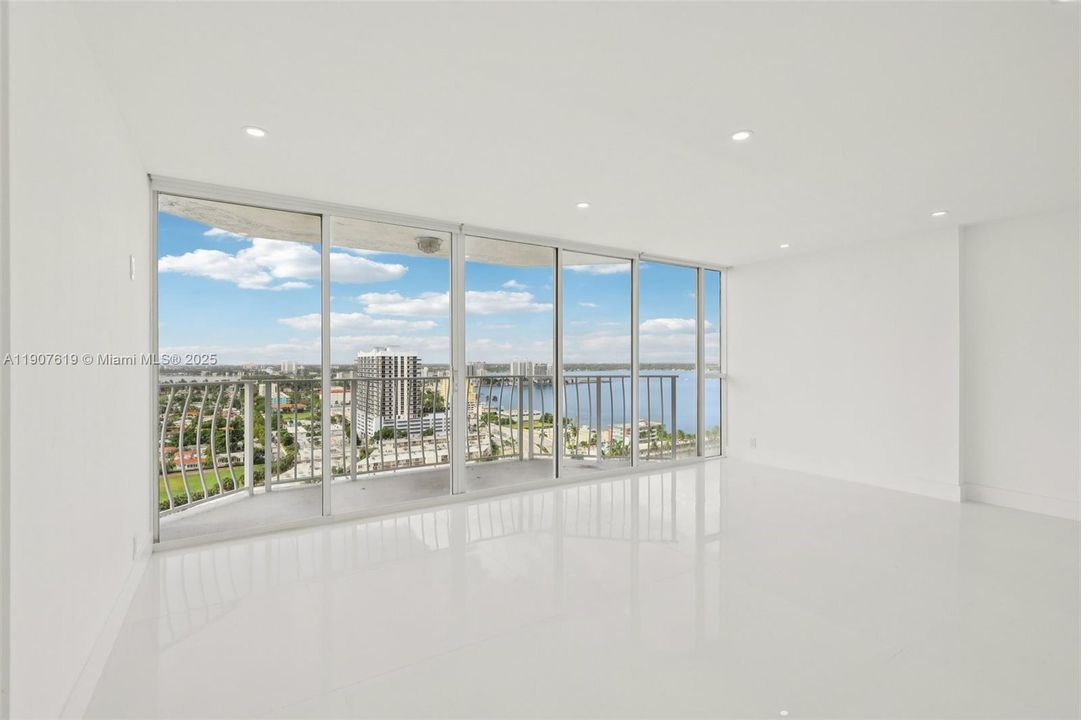 待售: $569,000 (2 贝兹, 2 浴室, 1061 平方英尺)