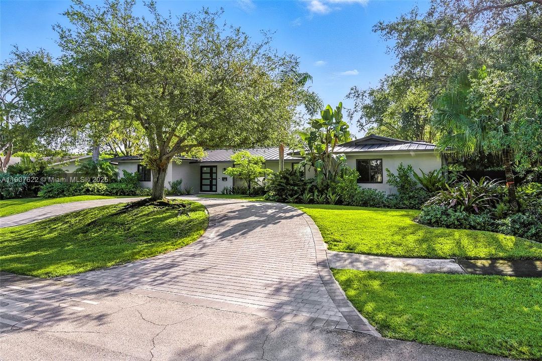 For Rent: $12,000 (5 beds, 3 baths, 2438 Square Feet)