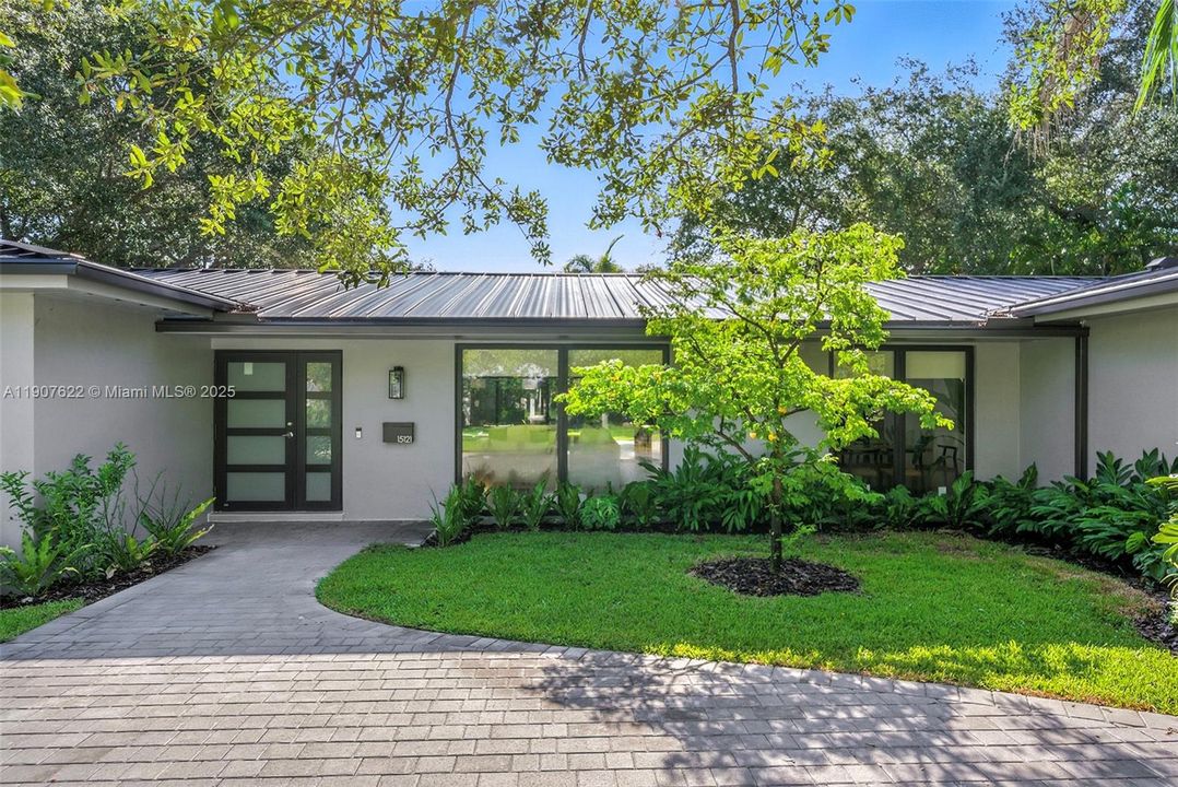 For Rent: $12,000 (5 beds, 3 baths, 2438 Square Feet)