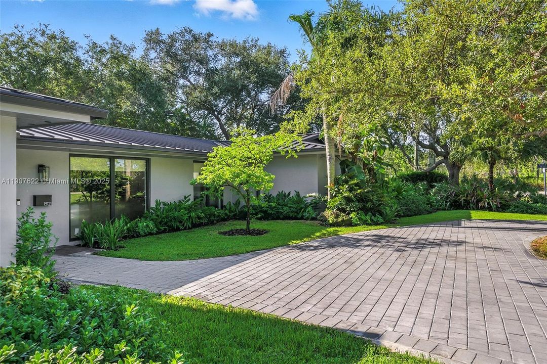 For Rent: $12,000 (5 beds, 3 baths, 2438 Square Feet)