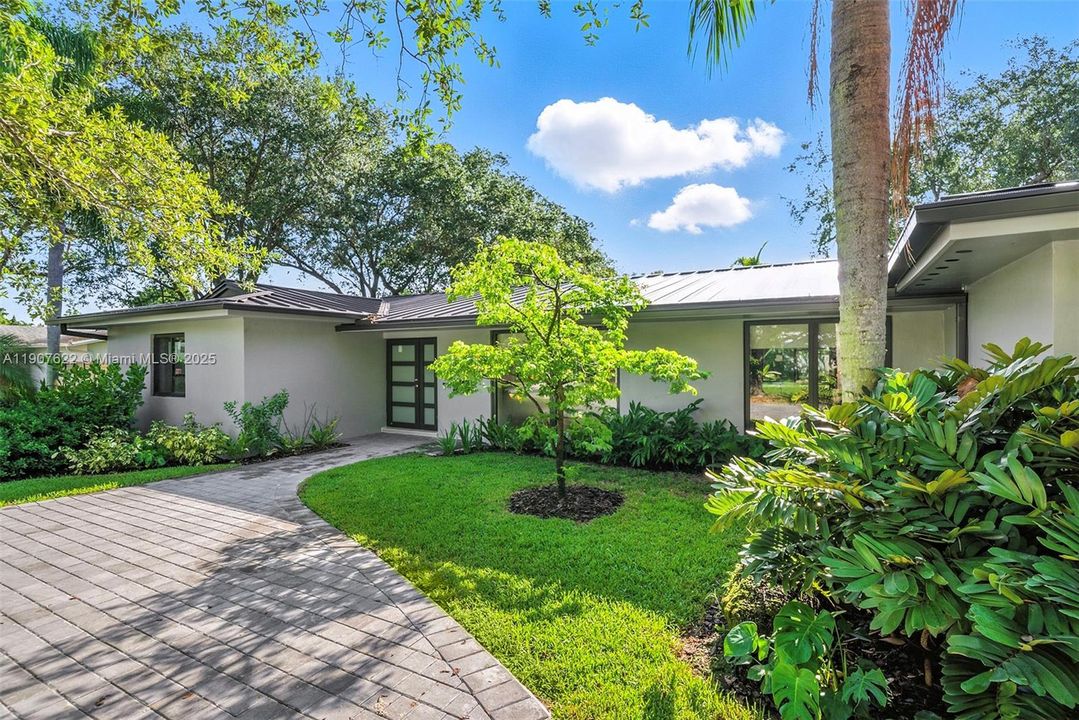 For Rent: $12,000 (5 beds, 3 baths, 2438 Square Feet)