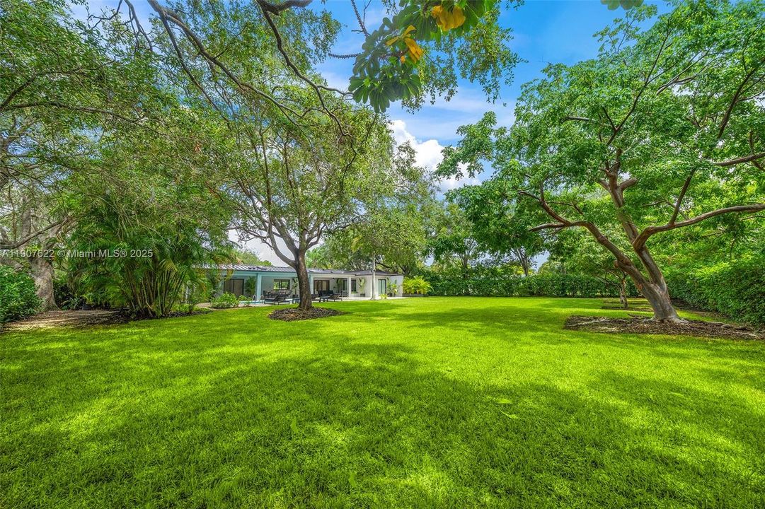 For Rent: $12,000 (5 beds, 3 baths, 2438 Square Feet)