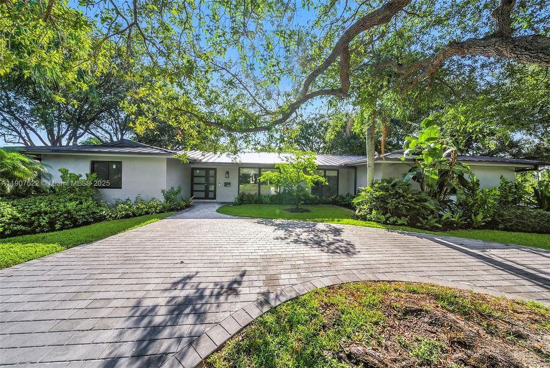 For Rent: $12,000 (5 beds, 3 baths, 2438 Square Feet)