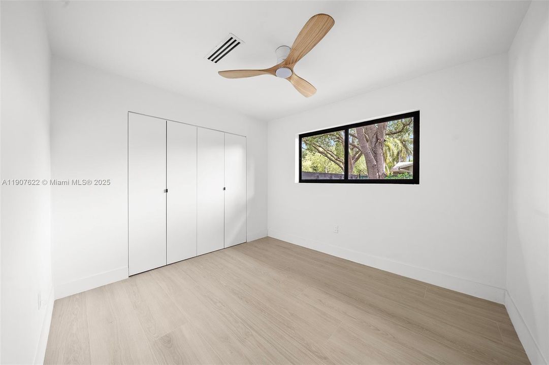 Fifth Bedroom with closet