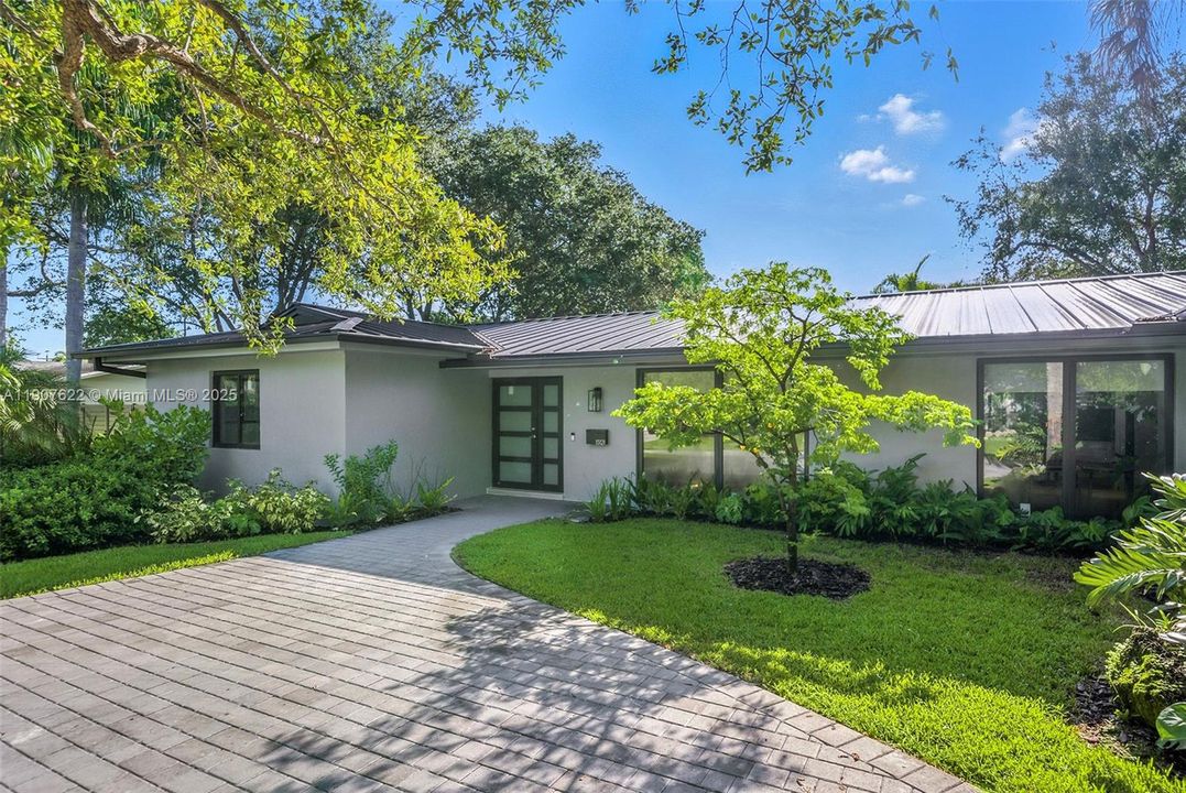 For Rent: $12,000 (5 beds, 3 baths, 2438 Square Feet)