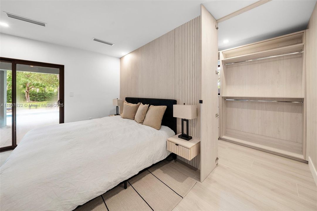 For Rent: $12,000 (5 beds, 3 baths, 2438 Square Feet)