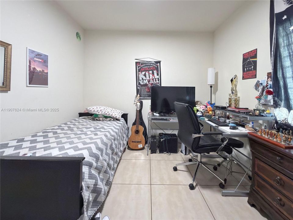 Recently Rented: $2,950 (3 beds, 2 baths, 1325 Square Feet)