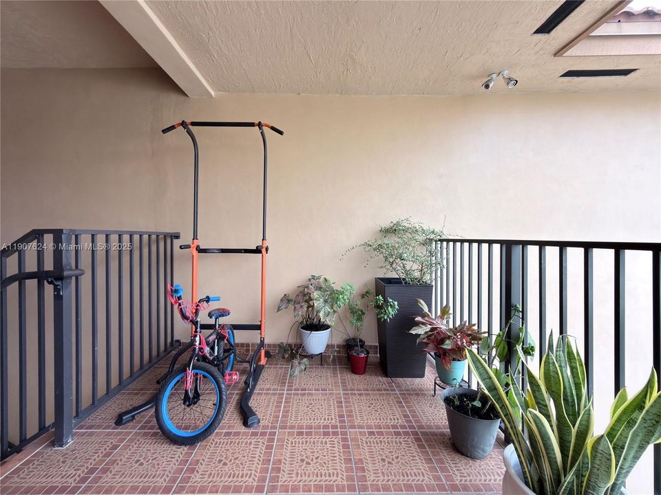 Recently Rented: $2,950 (3 beds, 2 baths, 1325 Square Feet)