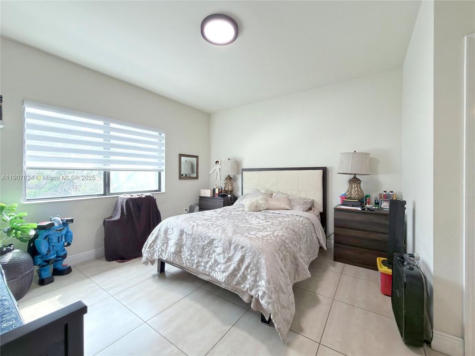 Recently Rented: $2,950 (3 beds, 2 baths, 1325 Square Feet)